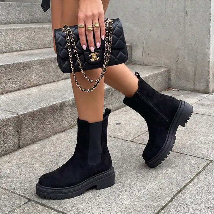 Inès | Bottines Chelsea noires en daim