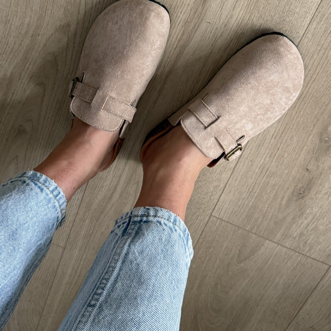 Geneviève | Mules en daim beiges à bout fermé