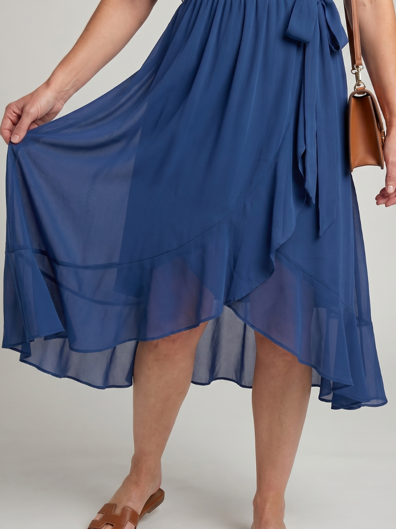 Léane — Robe midi portefeuille à ceinture