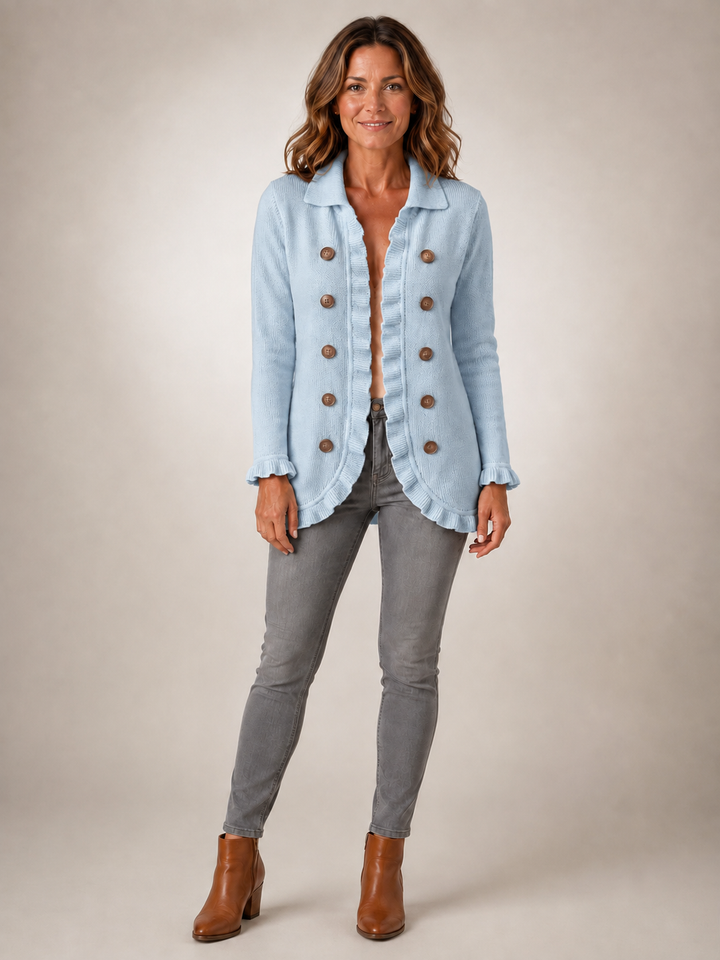 Cecilia | Veste bleu poudré en maille côtelée à volants