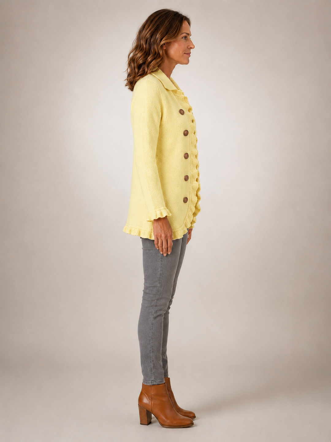 Lillian | Veste crème en maille côtelée à volants