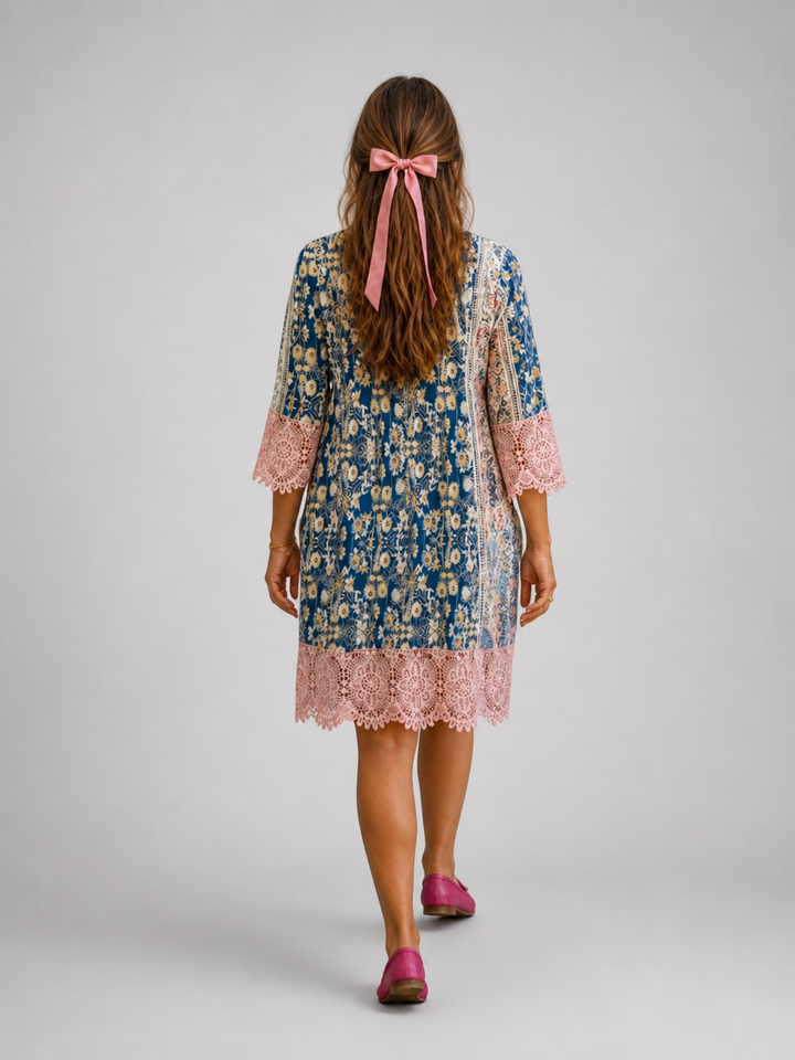 Sylvine — Robe courte fleurie à dentelle