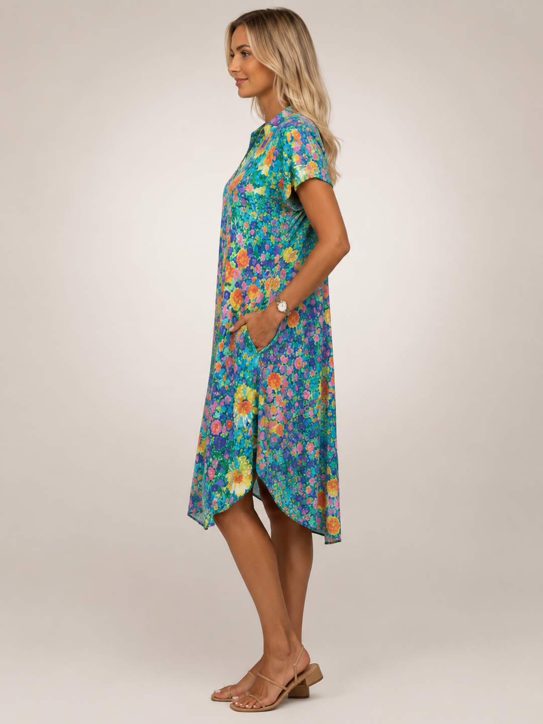 Blanche — Robe midi chemise fleurie à col V