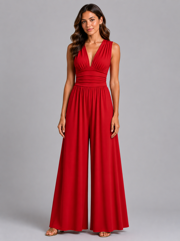 Femme portant une combinaison sans manches à col V et jambes larges, coloris rouge