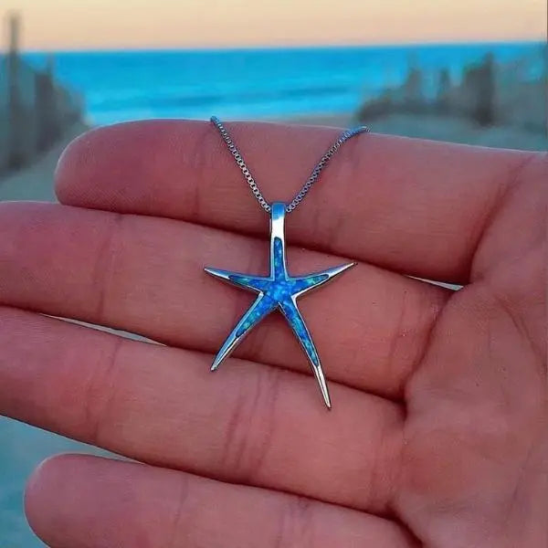 Astre Marin | Collier argenté avec détail bleu aux reflets opalins – Vue 02