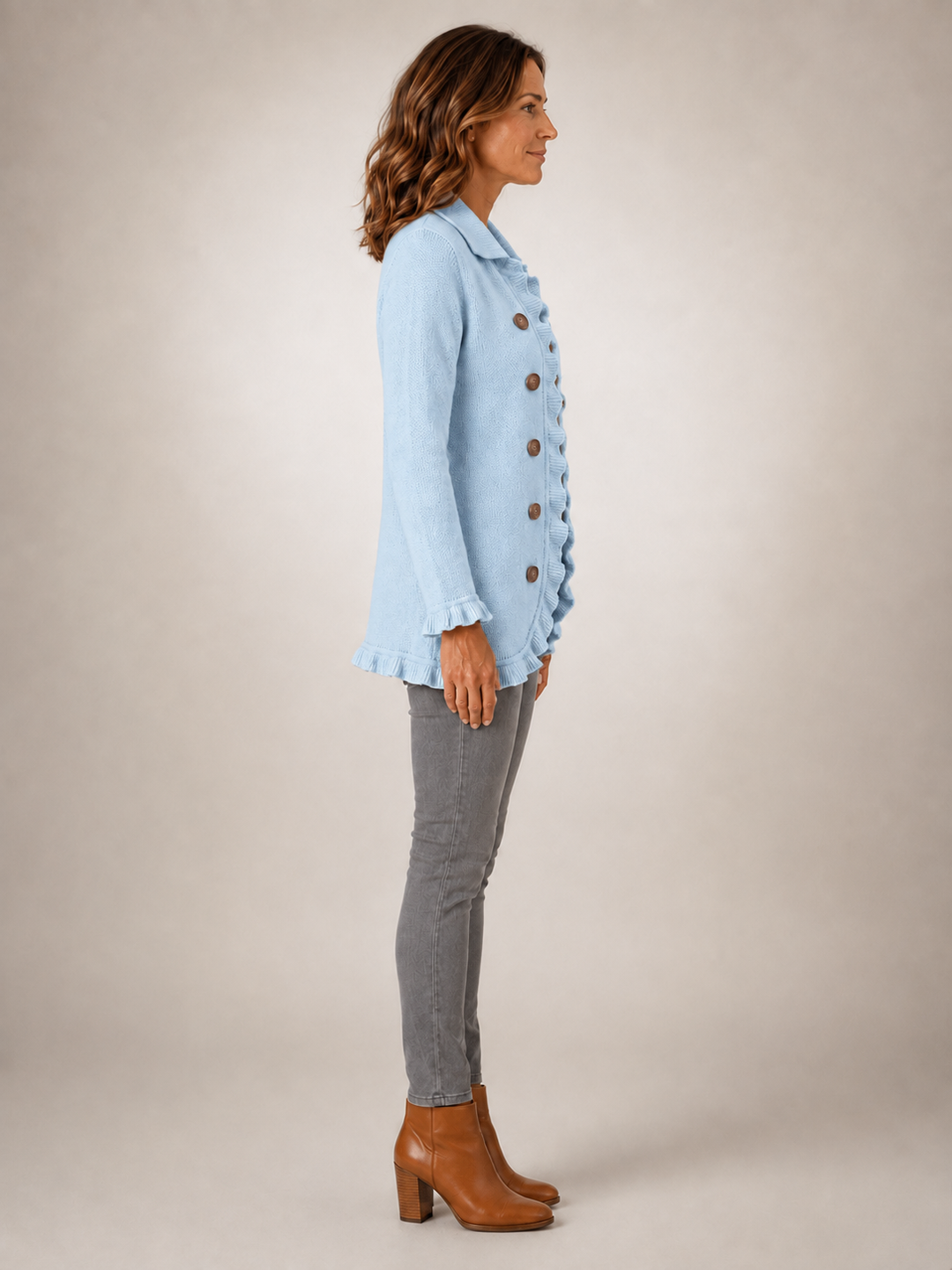 Cecilia | Veste bleu poudré en maille côtelée à volants