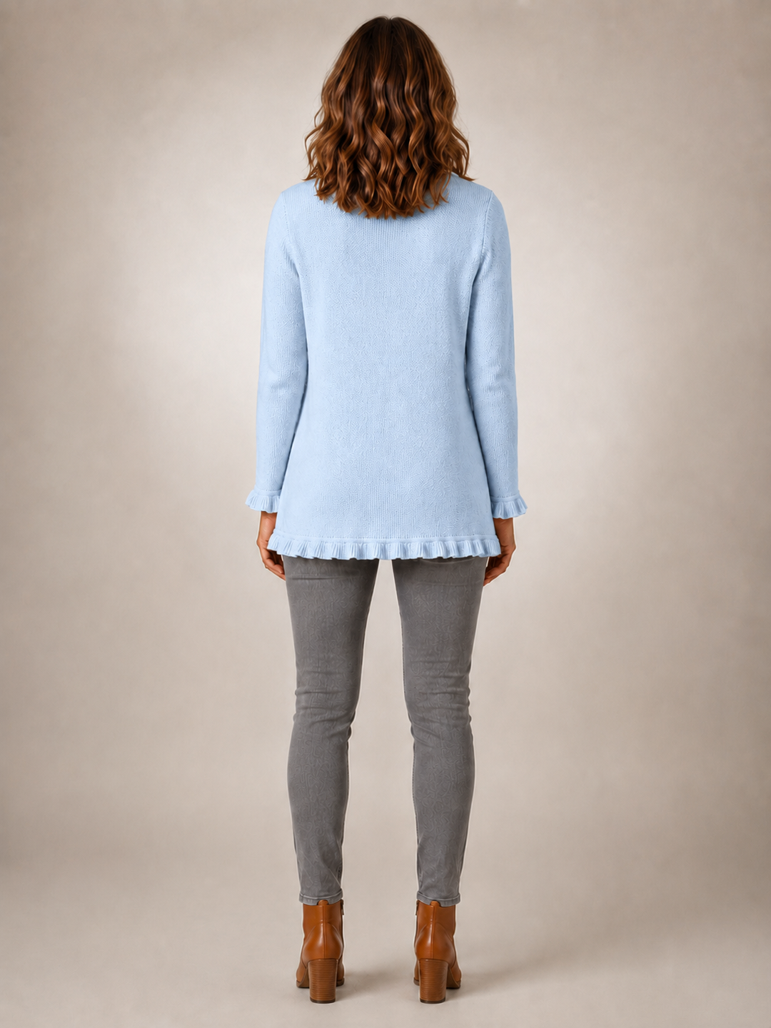 Cecilia | Veste bleu poudré en maille côtelée à volants