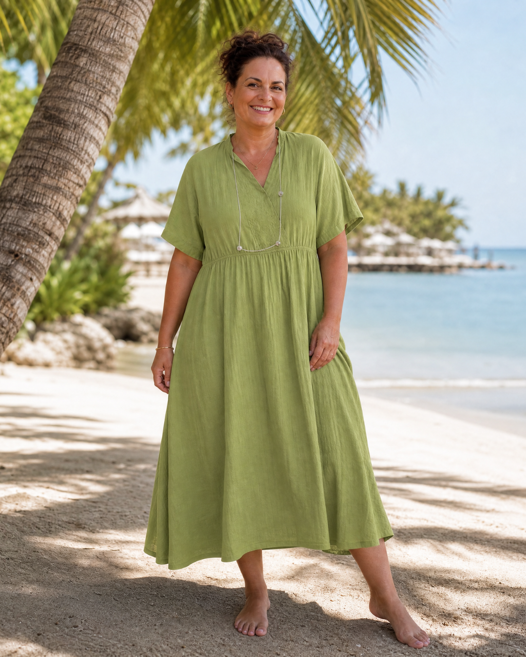 Maïlys — Robe longue à col V et taille froncée, coloris Vert olive