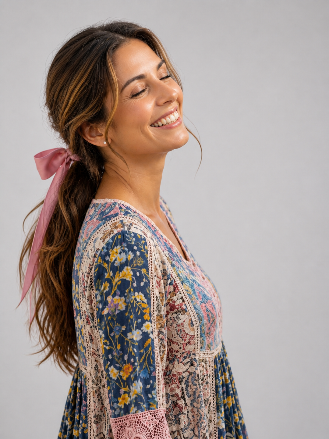 Sylvine — Robe courte fleurie à dentelle