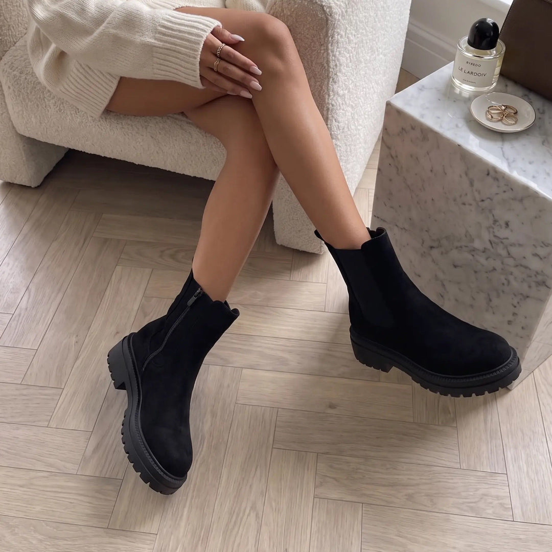 Inès | Bottines Chelsea noires en daim