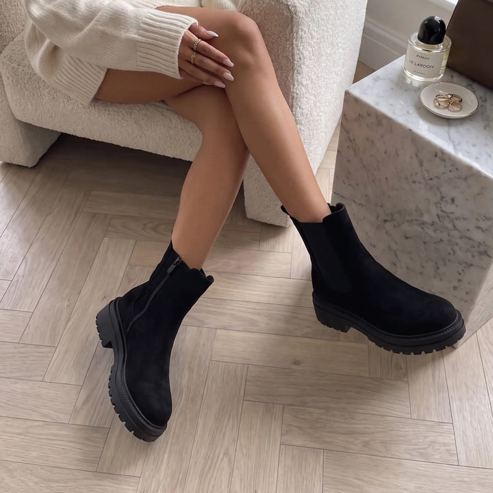 Inès | Bottines Chelsea noires en daim