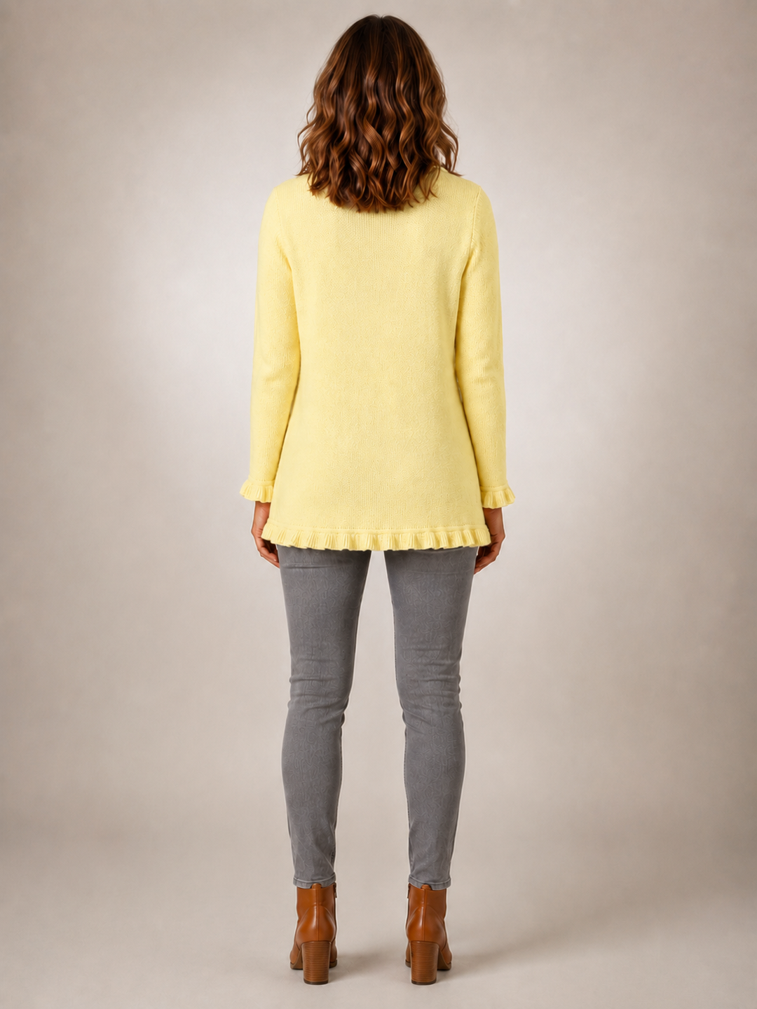 Lillian | Veste crème en maille côtelée à volants