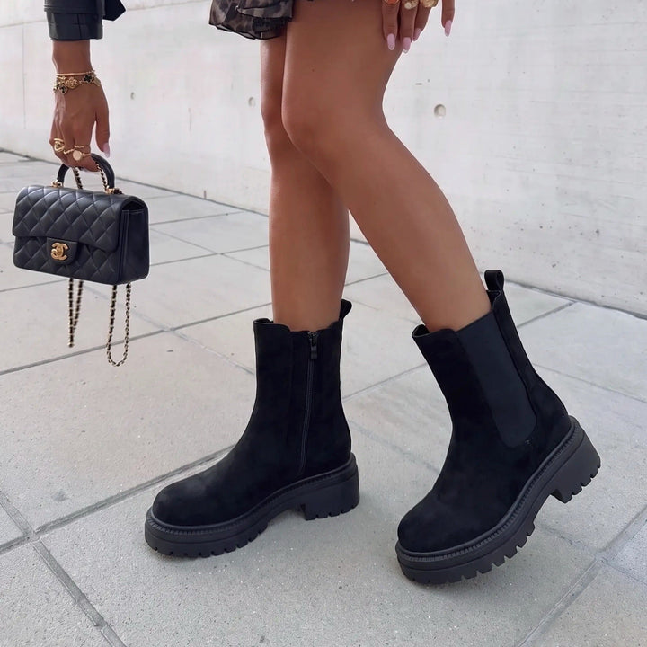 Inès | Bottines Chelsea noires en daim