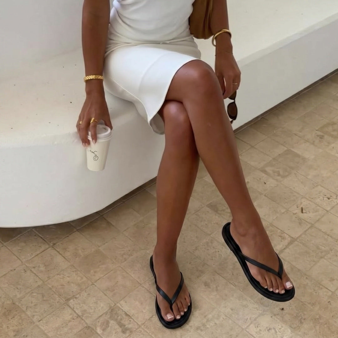 Estelle | Tongs noires minimalistes