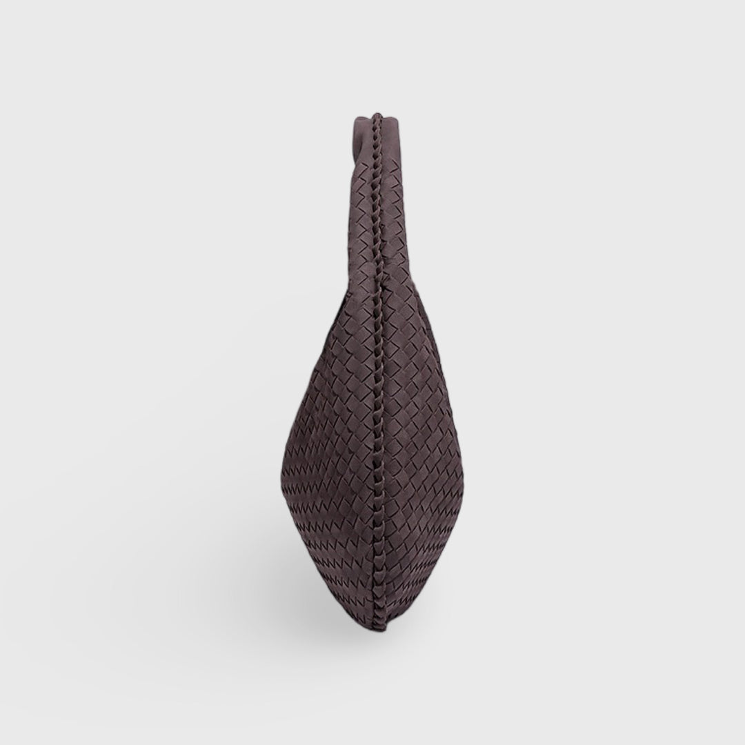 Sac en daim tressé XL brun foncé vu de trois quarts