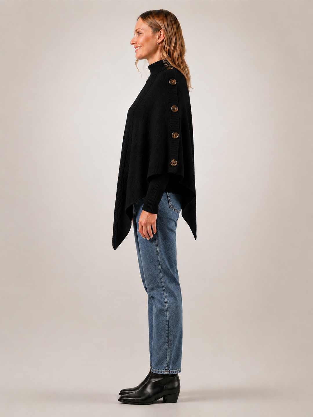 Apolline | Poncho col roulé en maille torsadée à boutons