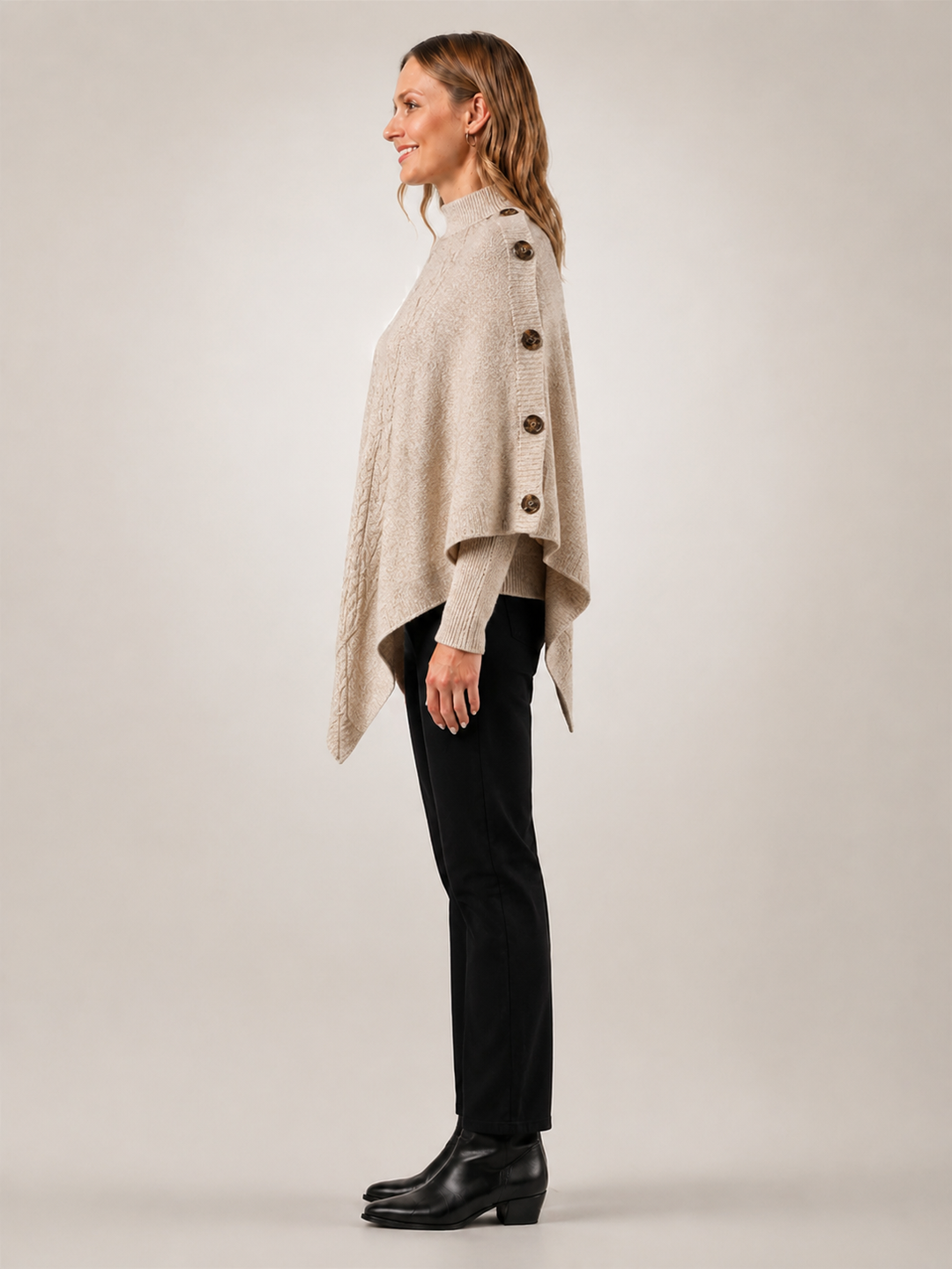 Apolline | Poncho col roulé en maille torsadée à boutons