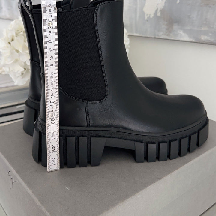 Constance | Bottines Chelsea noires à semelle crantée