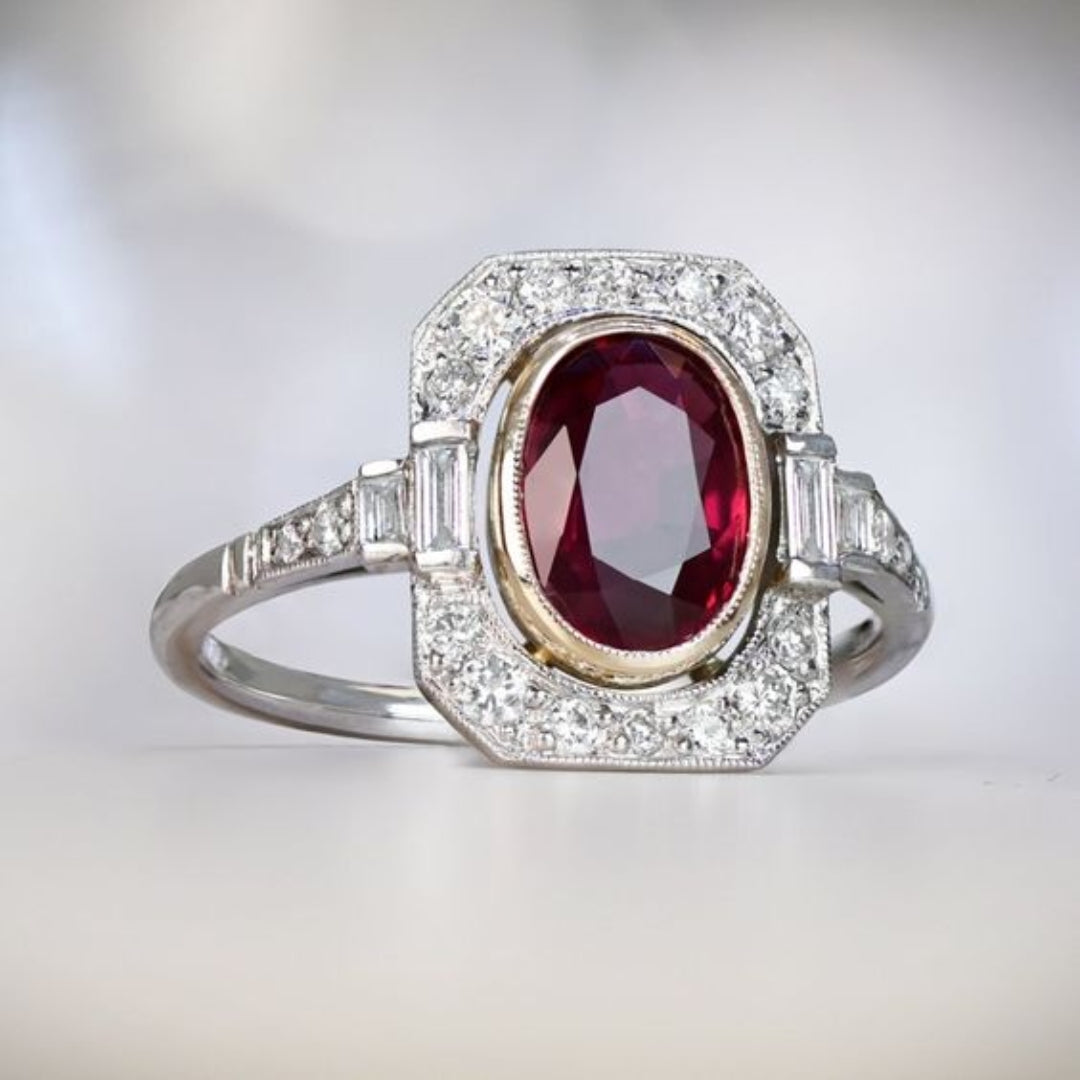 Couronne Rouge | Bague argentée avec pierre rouge ovale – Vue 01