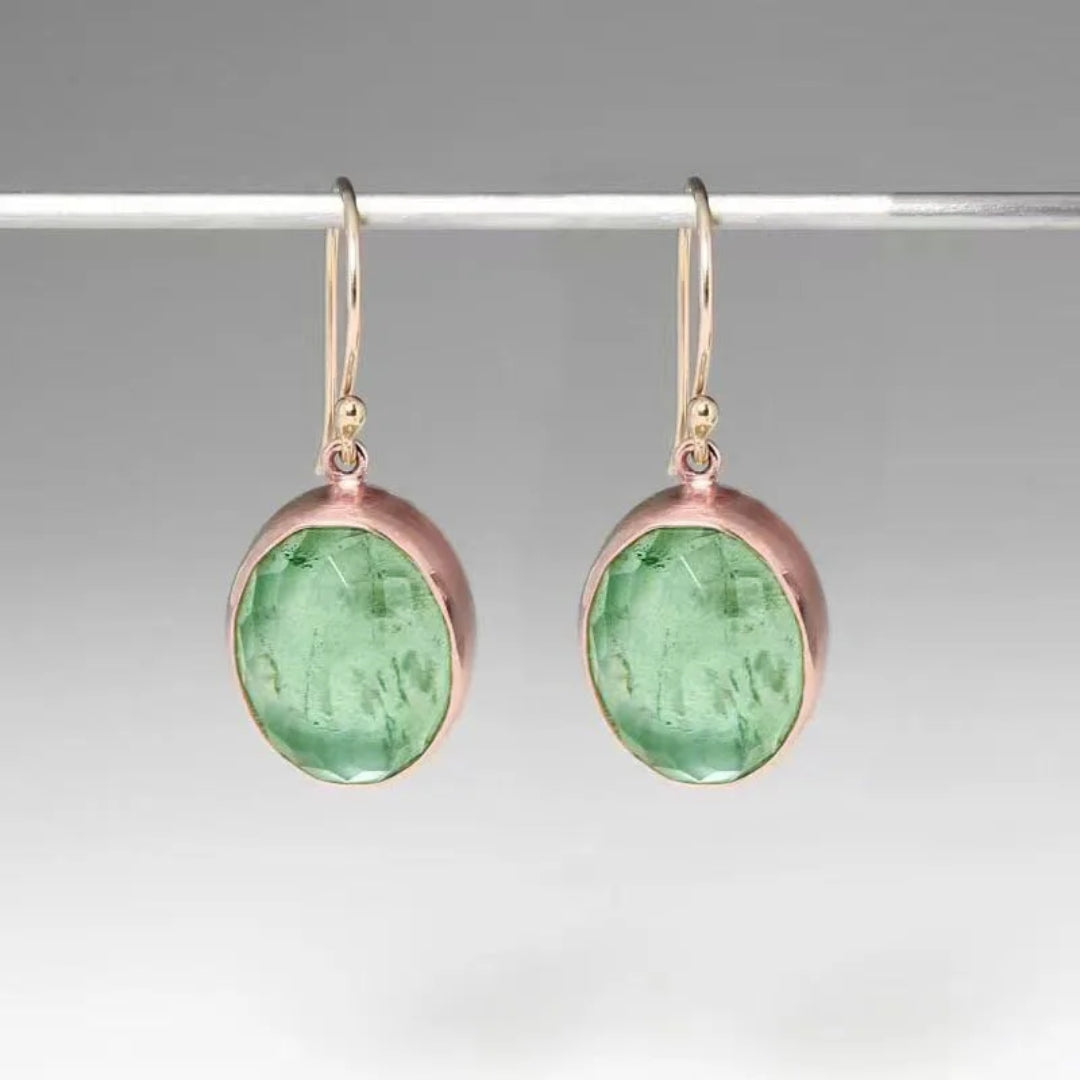 Pierre Verte | Boucles d'oreilles en or rose avec pierre verte – Vue 01