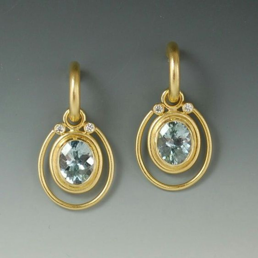 Regard Aqua | Boucles d'oreilles dorées avec pierre bleu clair – Vue 01