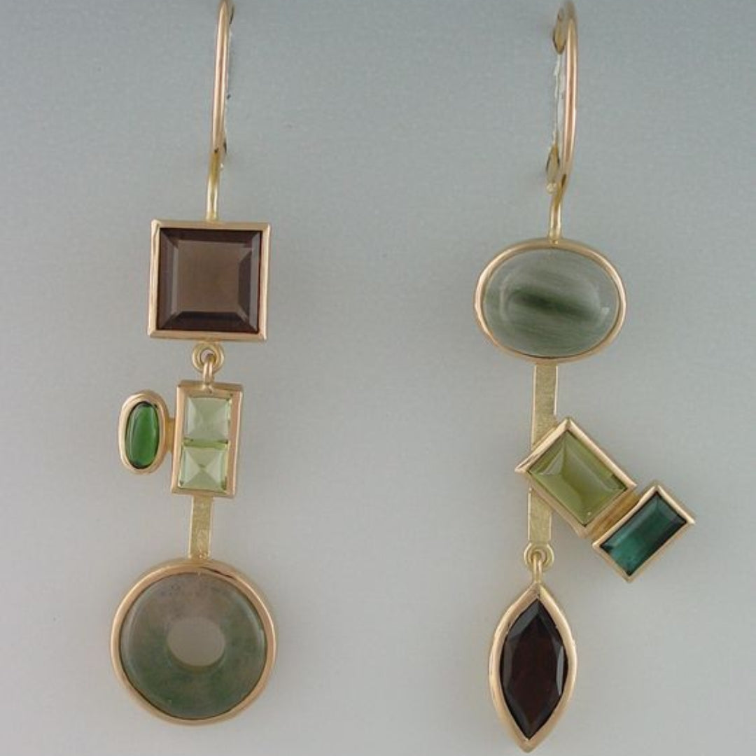 Bordure Colorée | Longues boucles d'oreilles dorées avec pierres colorées – Vue 01