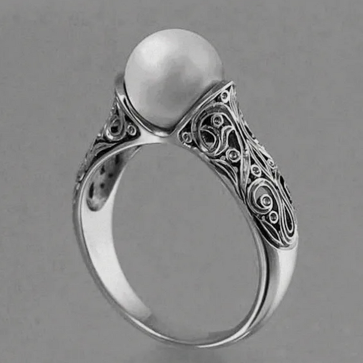 Rosée Lunaire | Bague argentée avec pierre blanche ronde – Vue 01