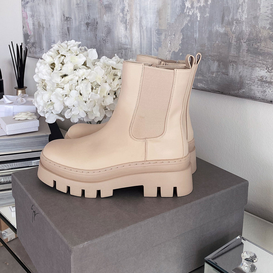 Céline | Bottines Chelsea beiges à semelle épaisse
