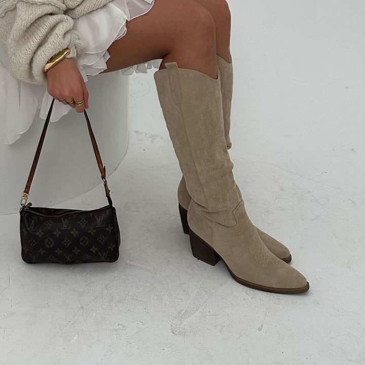 Justine | Bottes western hautes beiges en suédine