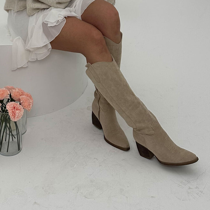 Justine | Bottes western hautes beiges en suédine