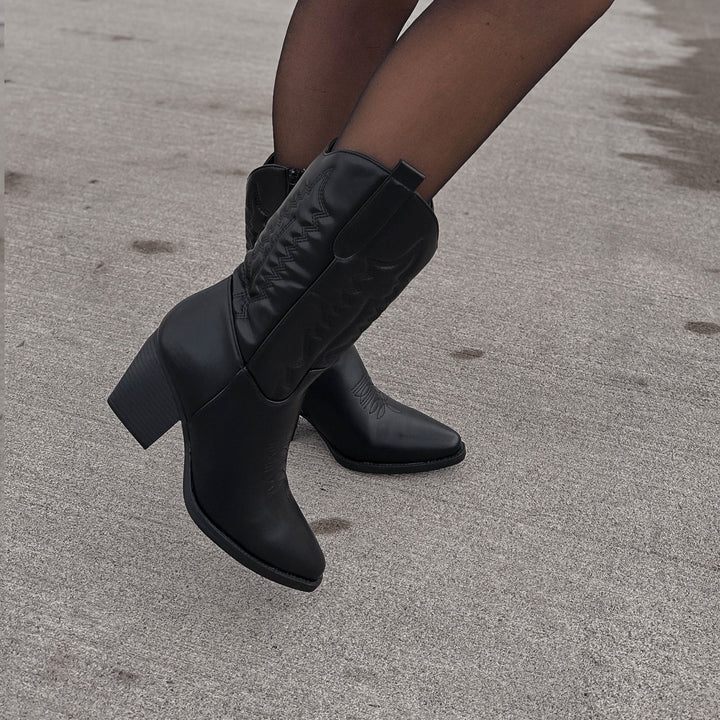 Eugénie | Bottes western mi-mollet noires brodées