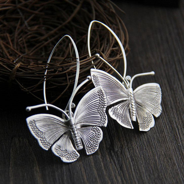 Aile de Papillon | Boucles d'oreilles argentées avec papillon – Vue 01