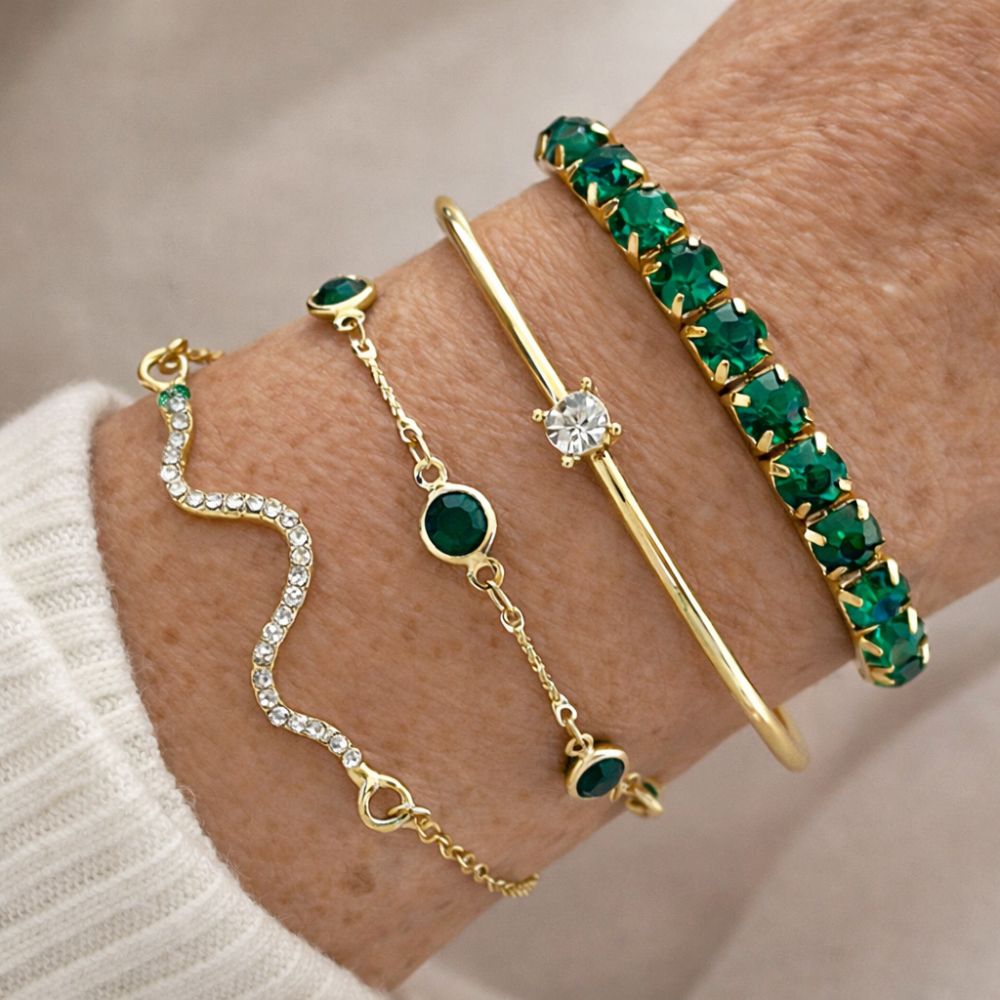 Quatuor Vert | Ensemble de bracelets dorés avec pierres vertes – Vue 01