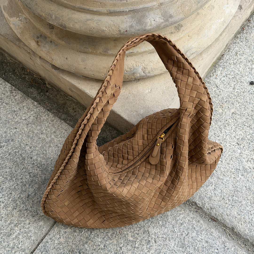 Sac en daim tressé XL camel vu de côté