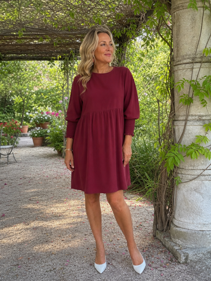 Catherine — Robe courte à manches longues et taille froncée