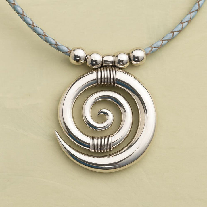 Séverine | Collier argenté à spirale – Vue 02