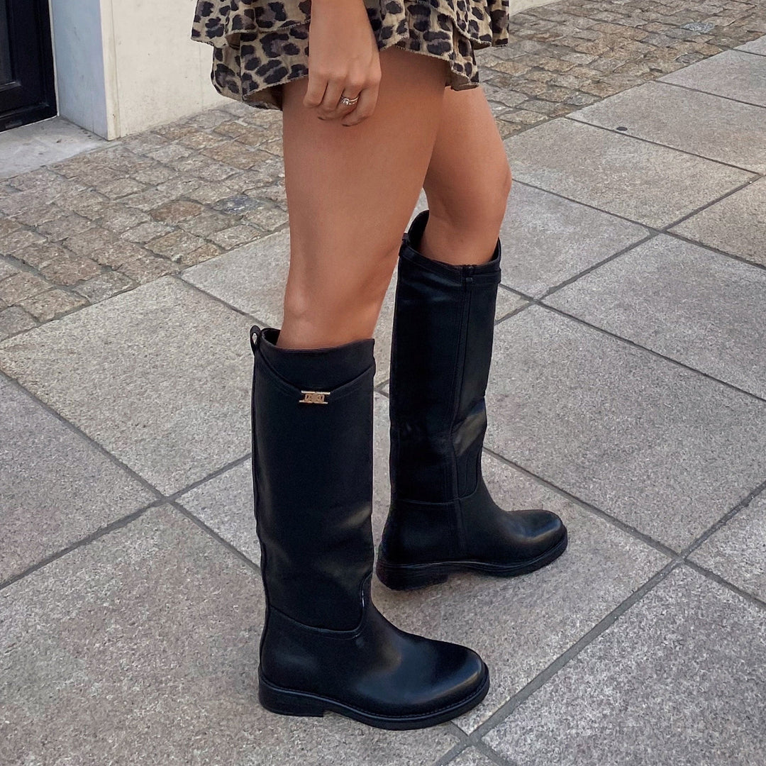 Salomé | Bottes hautes noires à boucle décorative