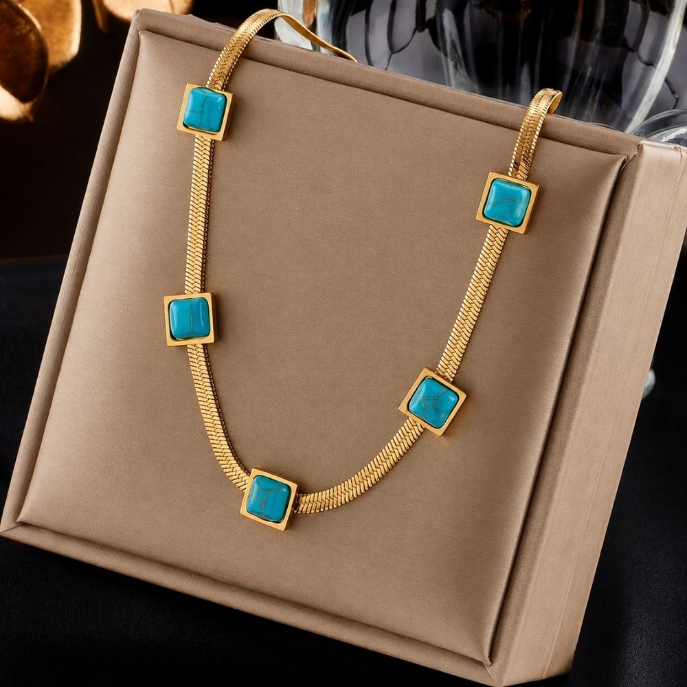 Violaine | Collier doré avec pierres turquoise – Vue 01