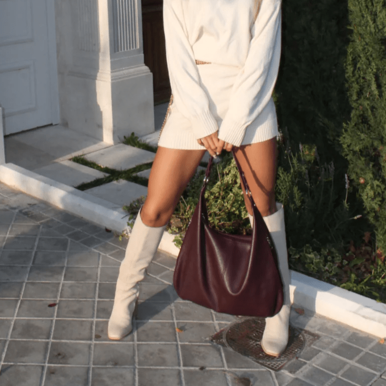 Sac hobo Cassie bordeaux porté à l&