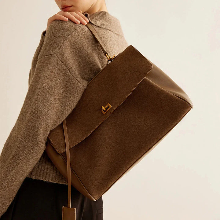 Sac en daim Ciara Premium brun en situation