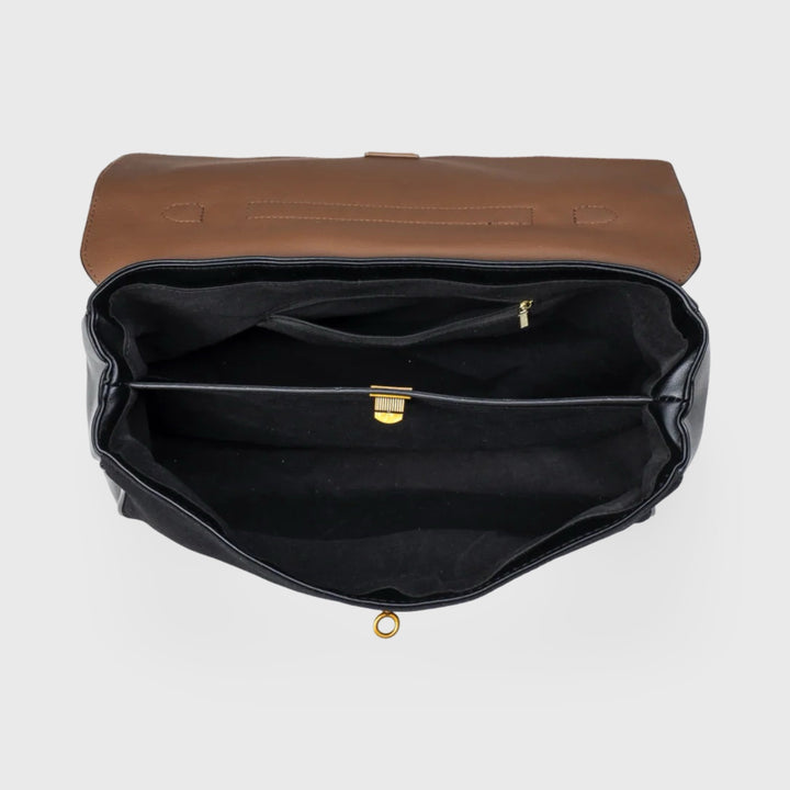 Sac en daim Ciara Premium noir porté à l&