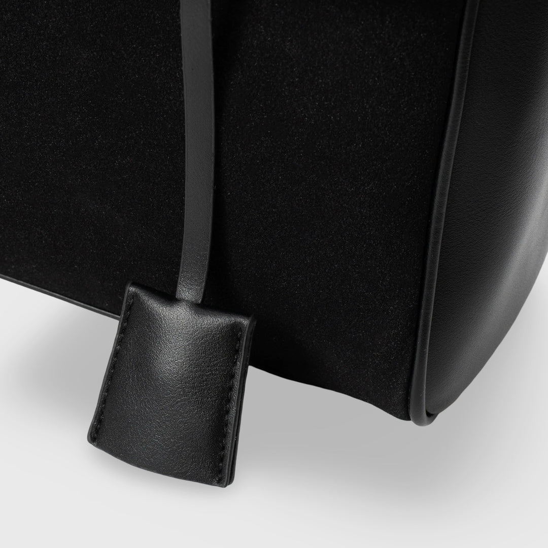 Sac en daim Ciara Premium noir en situation