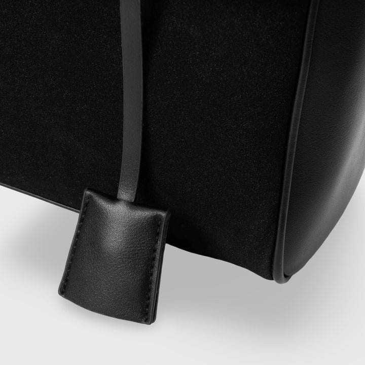 Sac en daim Ciara Premium noir en situation