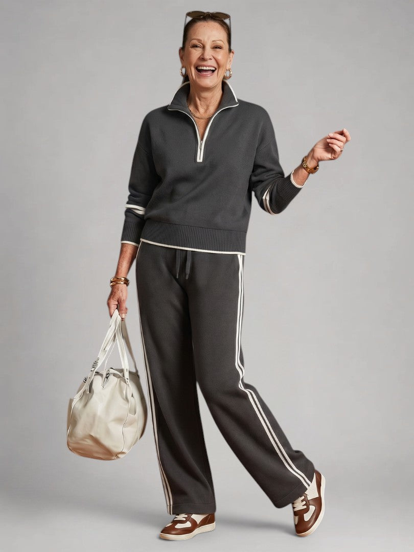 Femme portant un ensemble deux pièces en maille avec haut à col zippé et pantalon large, coloris gris