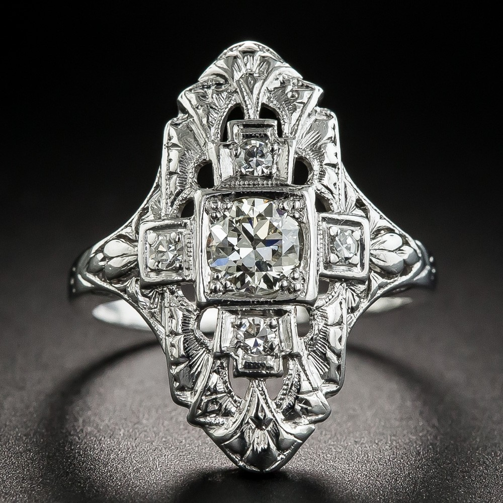 Bague allongée argentée avec pierres claires