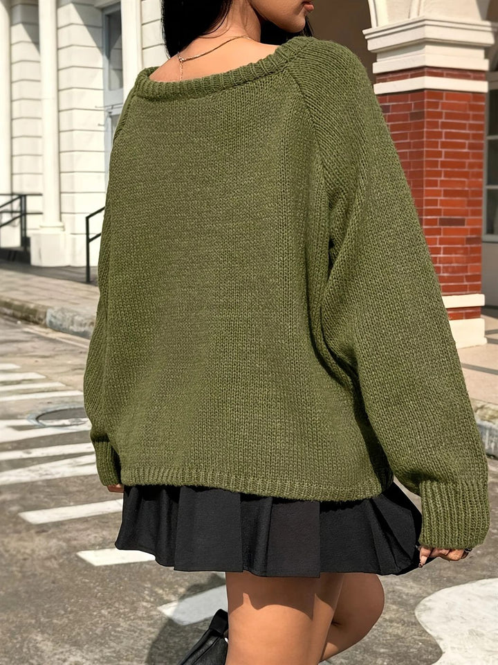 Pull oversize vert olive vu de dos, épaules descendues et maille souple