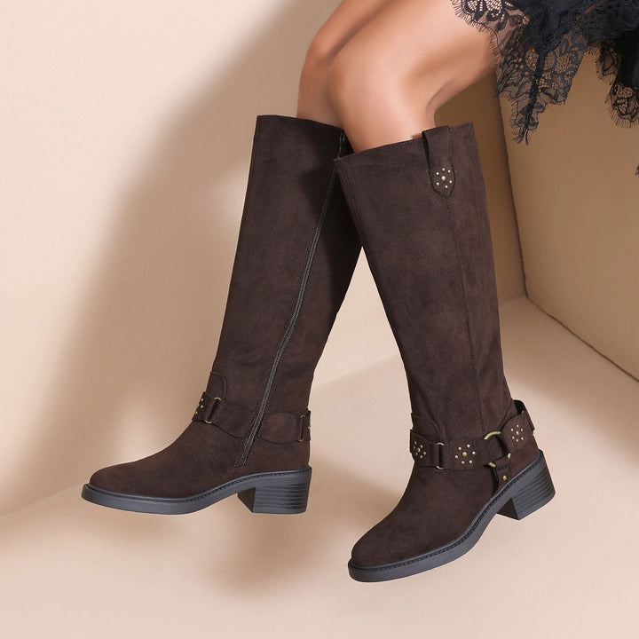 Blanche | Bottes marron à boucles cloutées