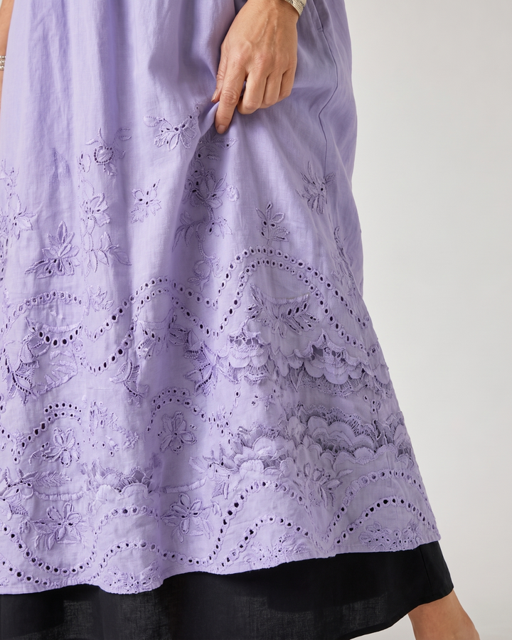 Huguette — Robe longue à ourlet brodé