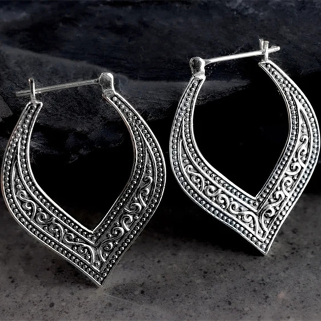 Arc de Feuilles | Boucles d'oreilles argentées avec arc à motifs – Vue 01