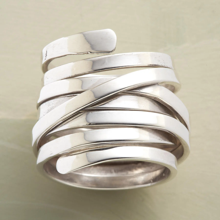 Tresse Spirale | Bague large argentée au design enroulé – Vue 01